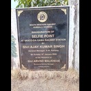 … die Kosten der Einweihungserinnerung dürften die des eingeweihten Selfie Punktes überschritten haben